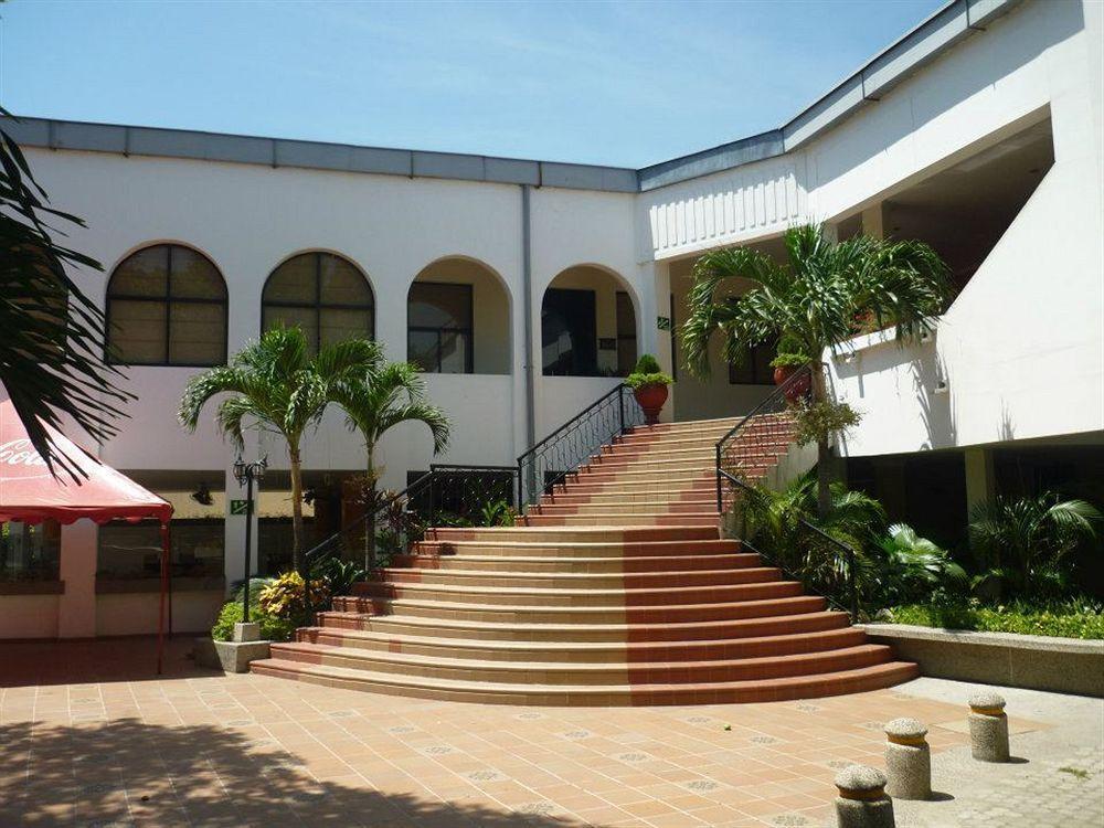Y Centro De Convenciones Casa Grande Hotel 3*