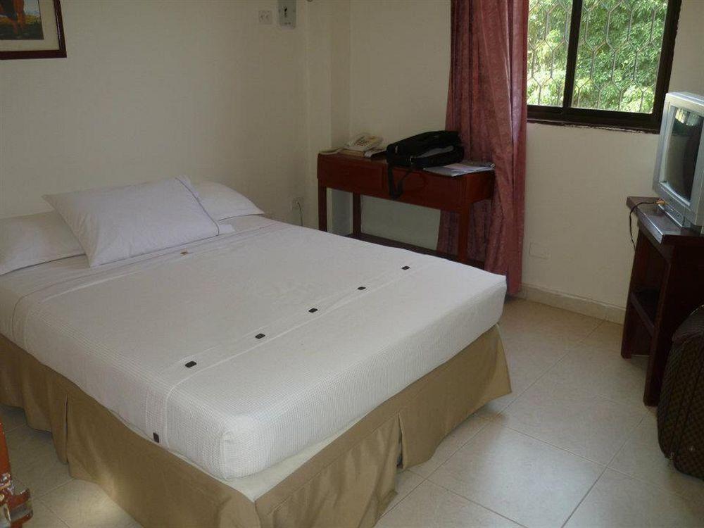 Y Centro De Convenciones Casa Grande Hotel 3*